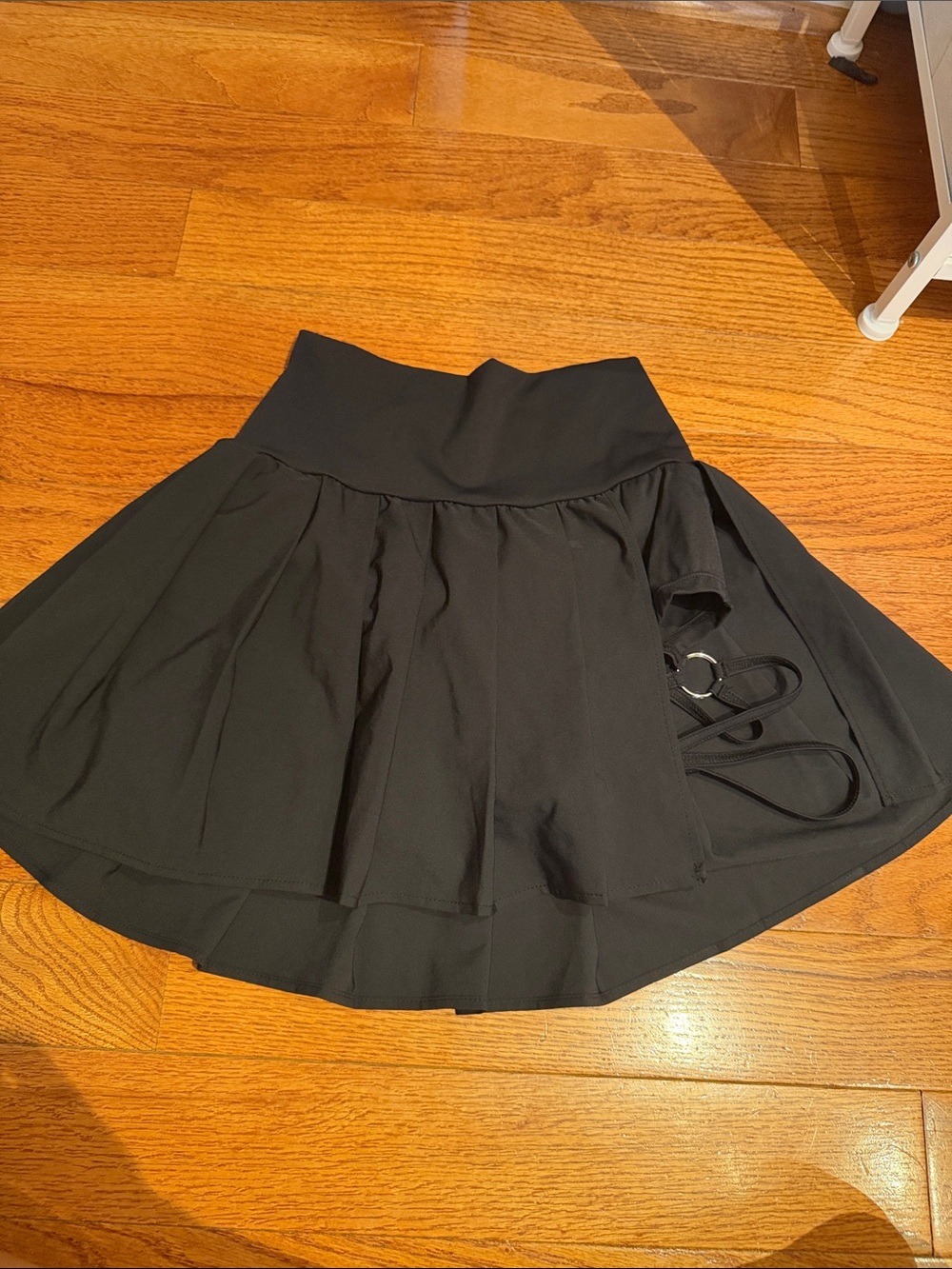 HALARA Black Circle Skater Skirt with Ring Accent
